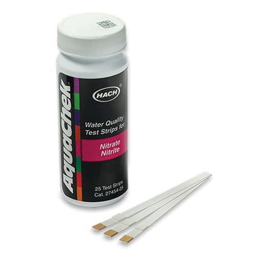 The AquaChek Nitrate/Nitrite Test Strips, 25/Pack (641426E), in a plastic container, are ideal for pool professionals and feature three displayed strips for precise nitrate and nitrite water assessment.